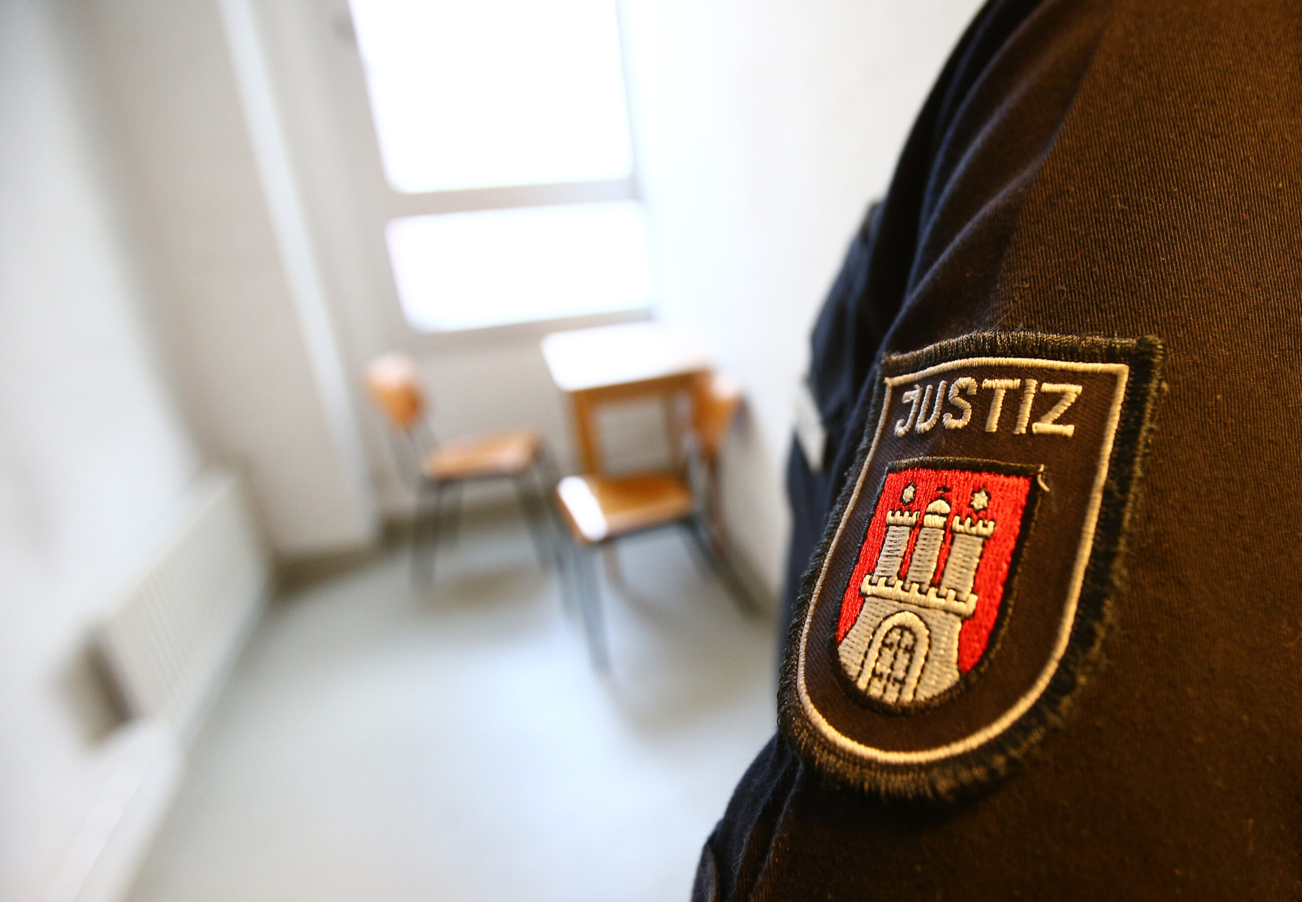 Bezüge zu Unrecht kassiert – Anklage gegen Hamburger Polizistin