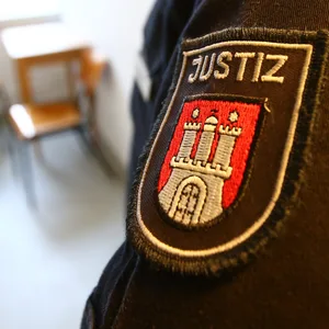 Bezüge zu Unrecht kassiert – Anklage gegen Hamburger Polizistin
