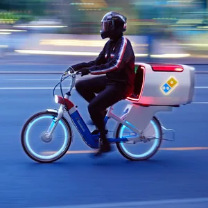 Ein Ofen auf dem Gepäckträger: So soll das neue Lieferbike von „Domino's” aussehen.