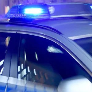 Ein Polizei-Auto im Einsatz (Symbolbild)