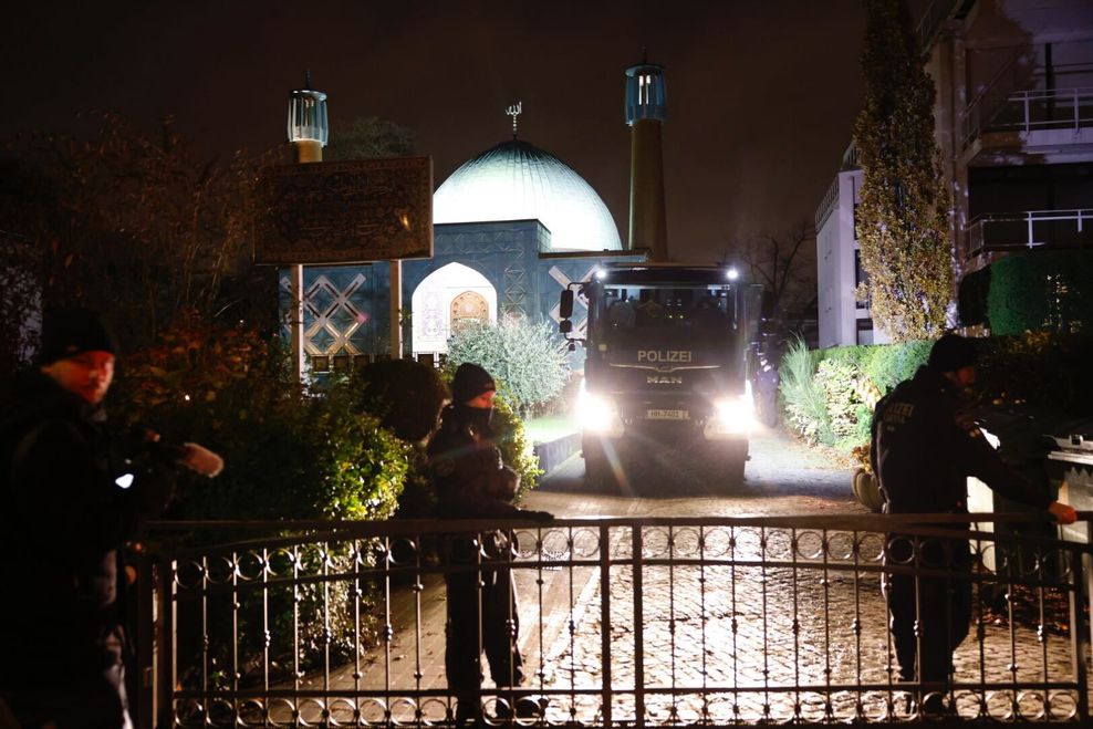 Seit dem frühen Morgen läuft eine Großrazzia in der Blauen Moschee.