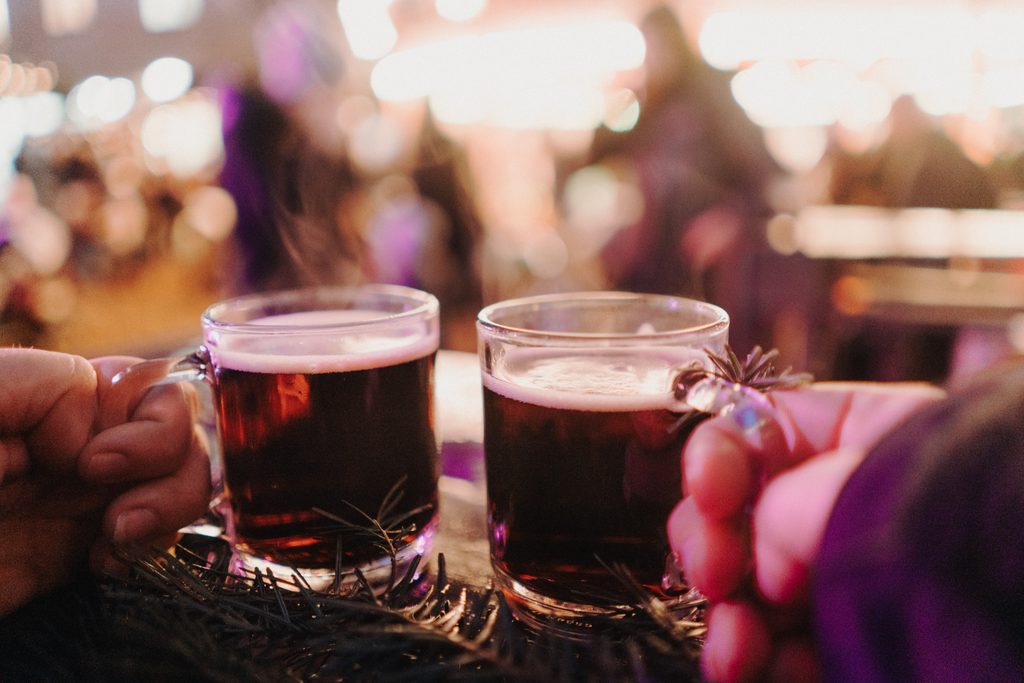 Glühwein auf dem Weihnachtsmarkt St. Markus