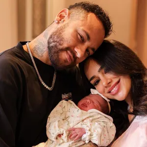 Neymar mit seiner Freundin Bruna Biancardi und Tochter Mavie