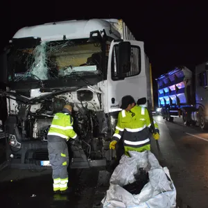 Kaputter Lkw auf A24