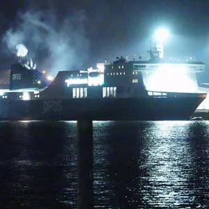 Die Ostseefähre „Victoria Seaways“ liegt am Kieler Hafen