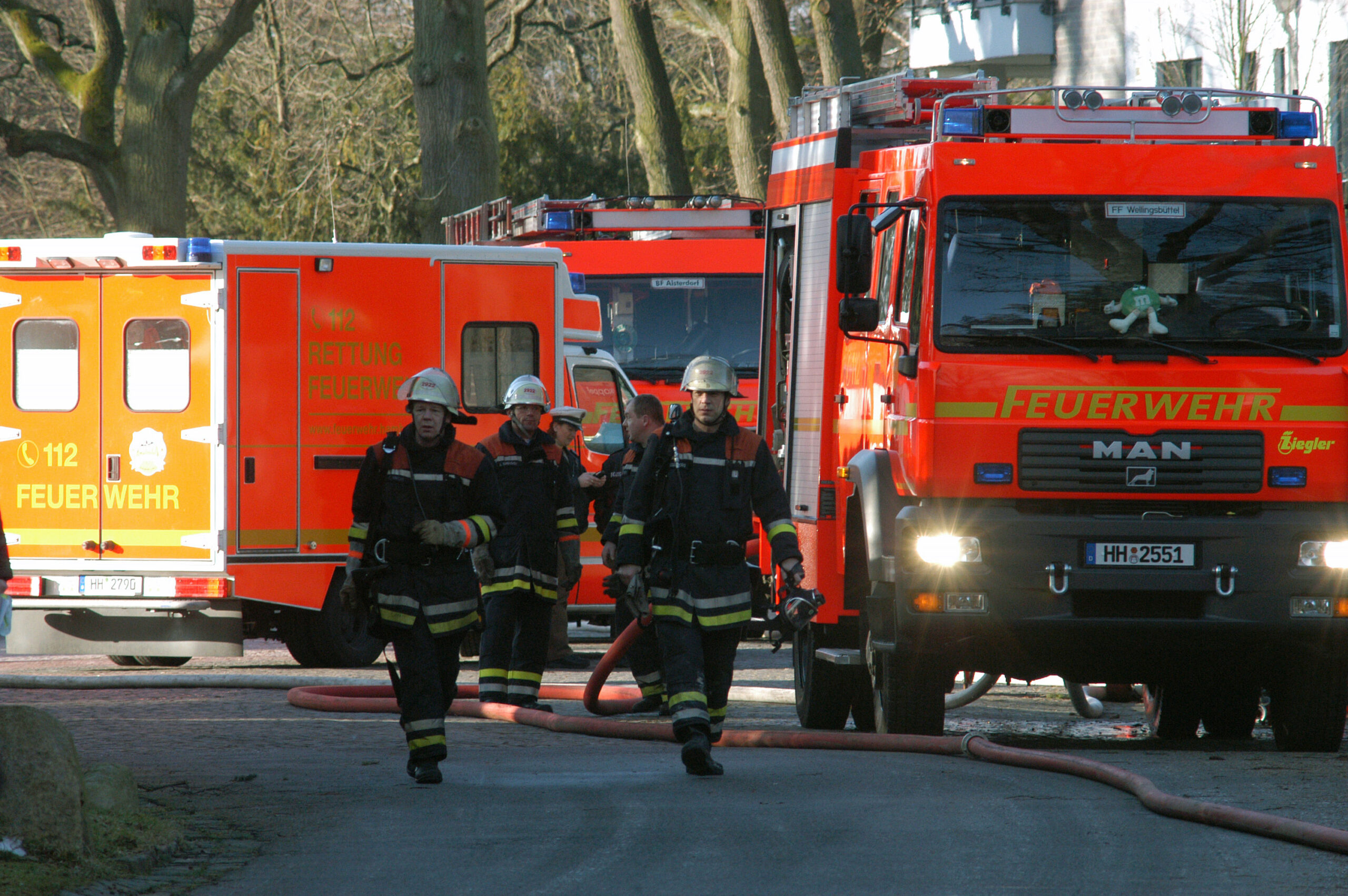 Vier Brandeinsätze binnen einer Stunde in Hamburg