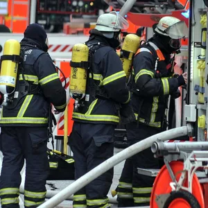 Küchenbrand in eppendorf – Bewohner verletzt gerettet