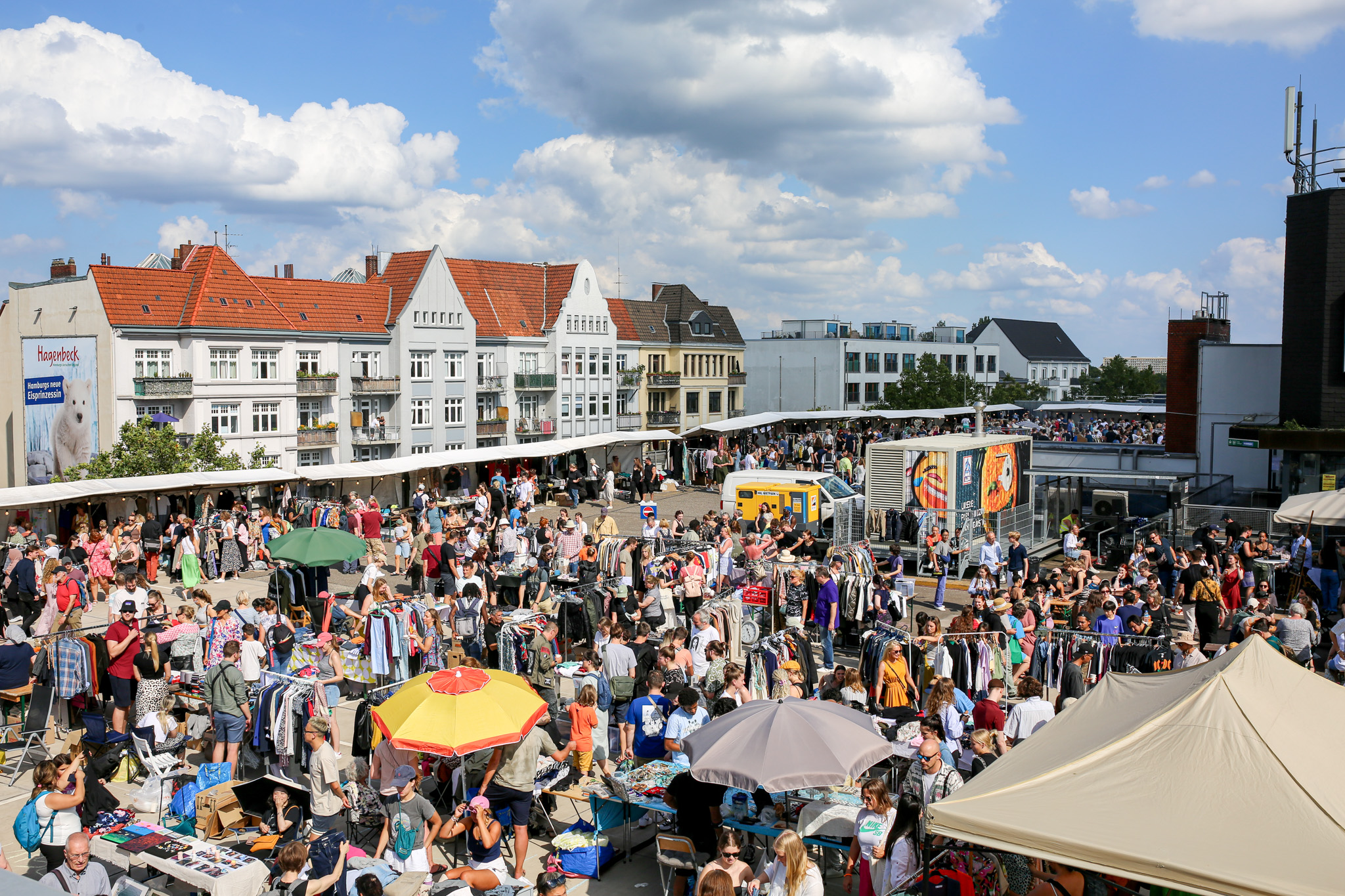 Der Rooftop-Flohmarkt auf dem Karstadt-Dach im August lief so gut, dass die Veranstalter ihn wiederholen wollen.