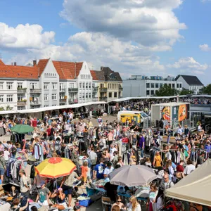 Der Rooftop-Flohmarkt auf dem Karstadt-Dach im August lief so gut, dass die Veranstalter ihn wiederholen wollen.