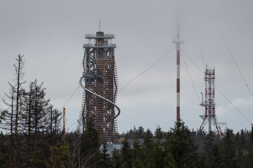 Blick auf den Harzturm in Torfhaus.