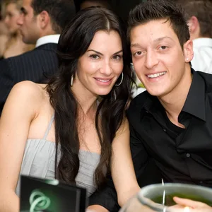 Mesut Özil 2010 mit seiner Freundin Anna-Maria Lagerblom