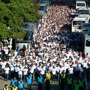 St. Pauli-Fanmarsch beim Derby gegen den HSV