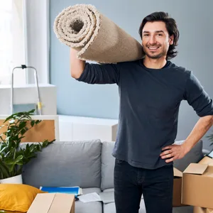 Weil betrunkener 18-Jähriger nicht mehr zu bändigen war, wickelte ihn seine Familie in einen Teppich. (Symbolbild)