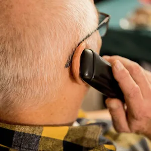 Immer wieder fallen Senioren am Telefon auf falsche Polizeibeamte rein. (Symbolfoto)