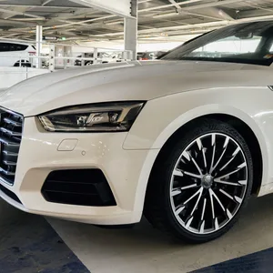 Ein Audi A5 (Symbolbild). Mit einem Fahrzeug dieses Typs verunglückte der 21-Jährige in Kiel.