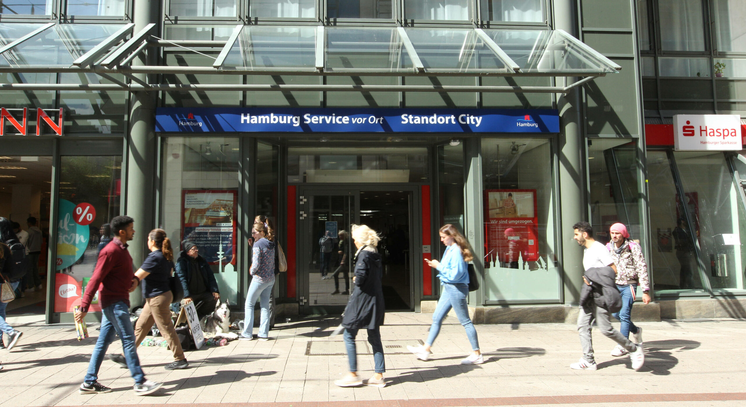 Auch Hamburgs Kundenzentren sind betroffen – hier der Standort von „Hamburg Service vor Ort“ in der Spitalerstraße.