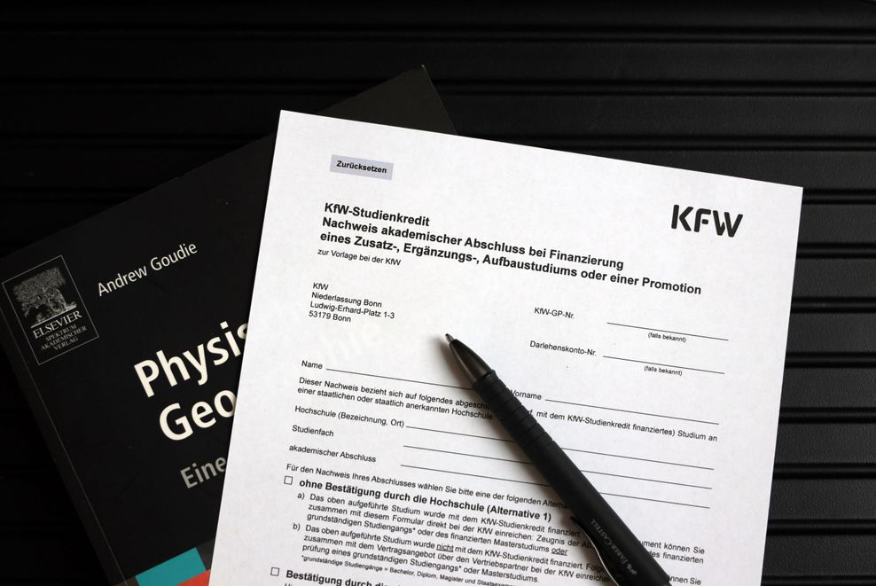 Ein Antragsformular für einen KfW-Studienkredit. (Symbolbild)