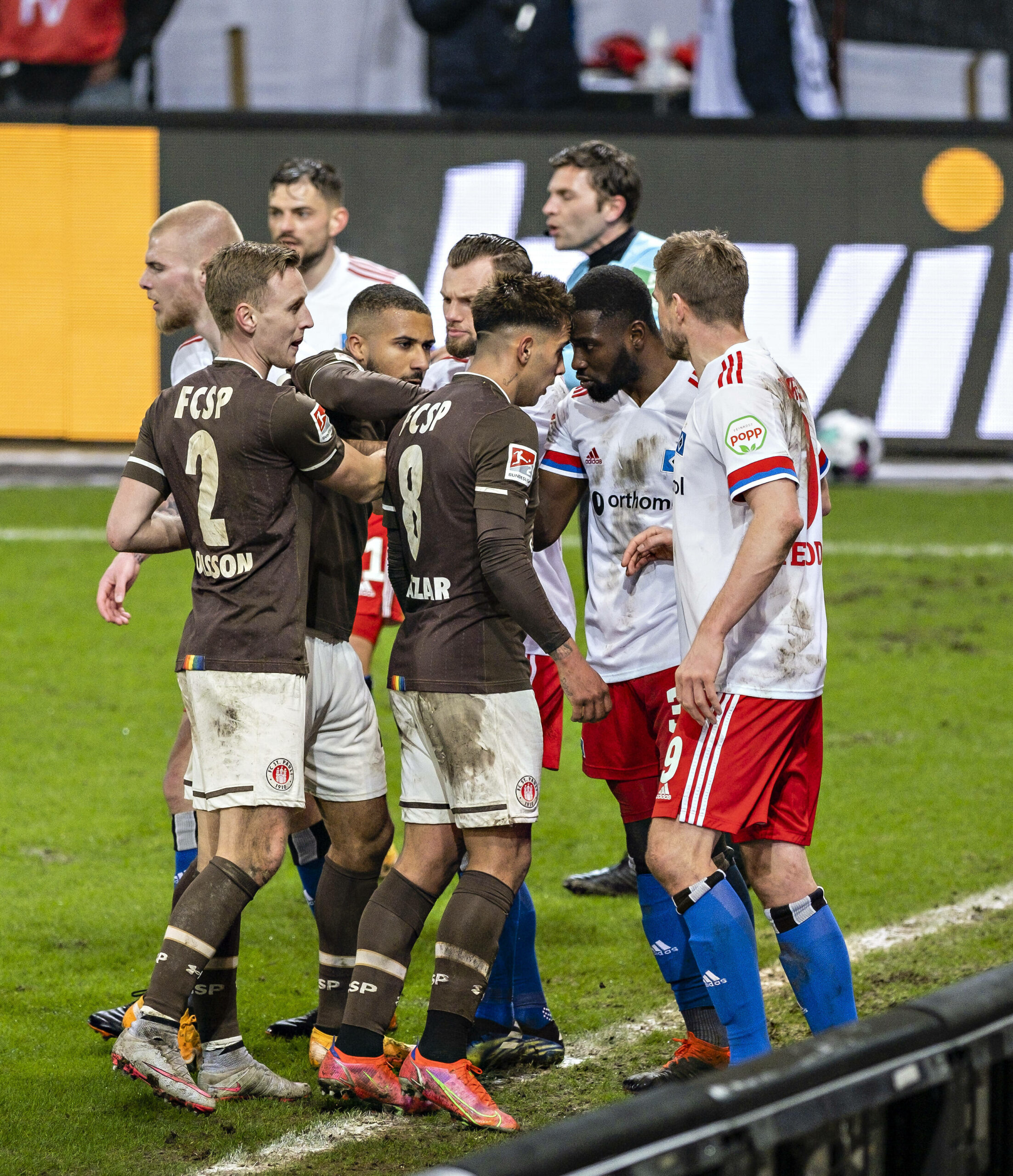 Rudelbildung zwischen Spielern des FC St. Pauli und des HSV