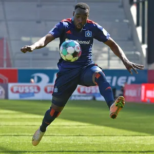 Khaled Narey im HSV-Trikot