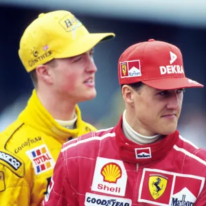 Ralf Schuhmacher mit Bruder Michael Schuhmacher (r.) in der Boxengasse bei der Formel 1 in Melbourne in Australien