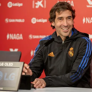 Raul lacht