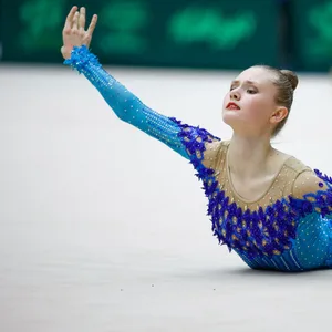 Mia Lietke während eines Gymnastik-Wettkampfs 2022