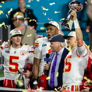 Patrick Mahomes feiert den Gewinn des Super Bowl