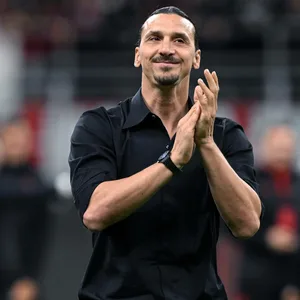 Ibrahimovic klatscht bei seinem Abschied von Milan gegen Hellas Verona