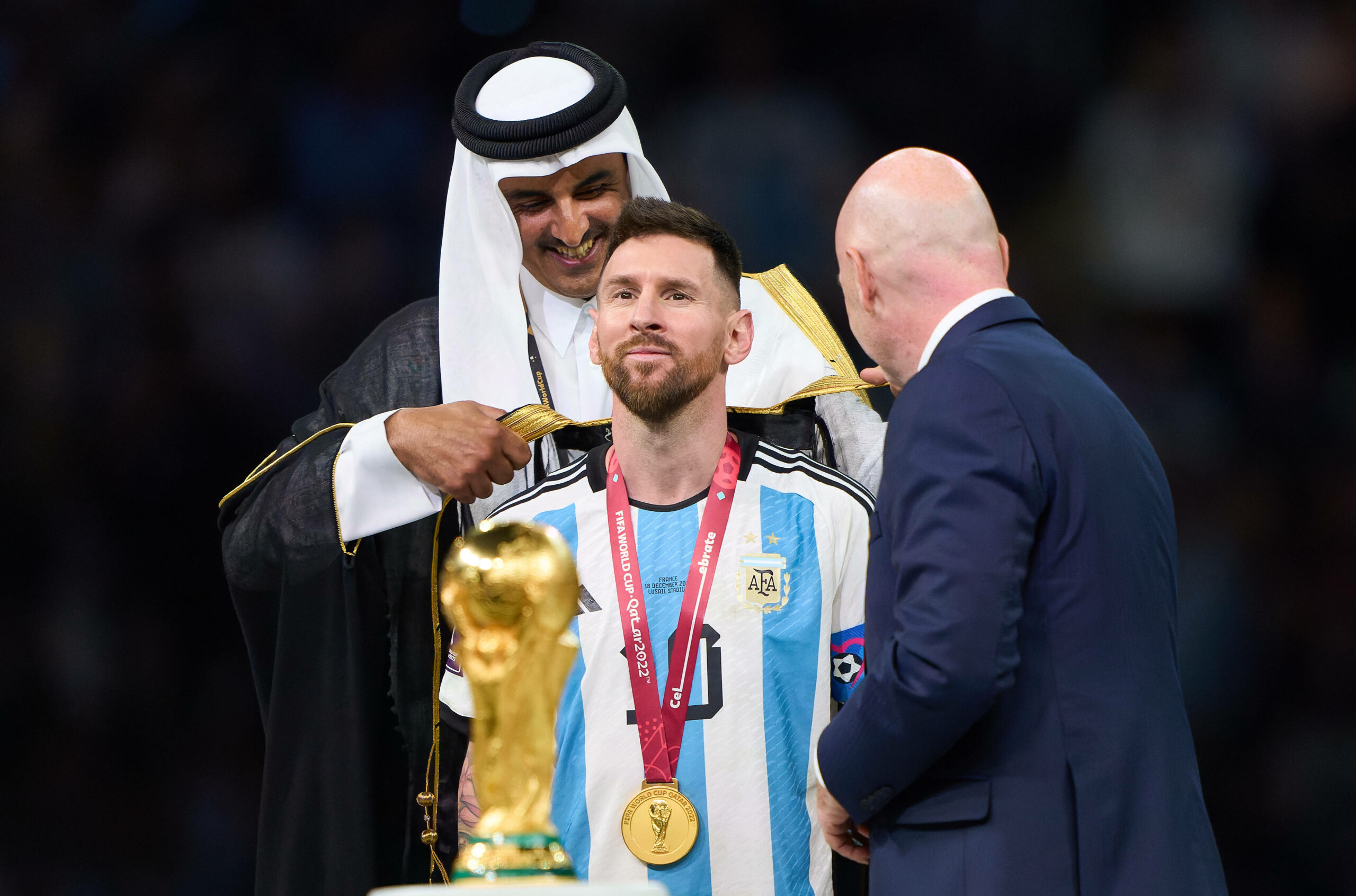 Lionel Messi bei der Siegerehrung der WM 2022 in Katar