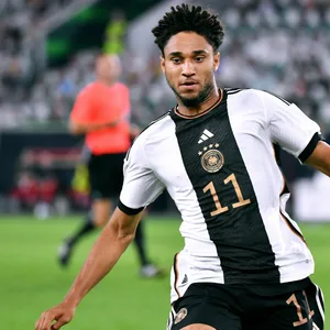 Kevin Schade im Trikot der Nationalmannschaft.