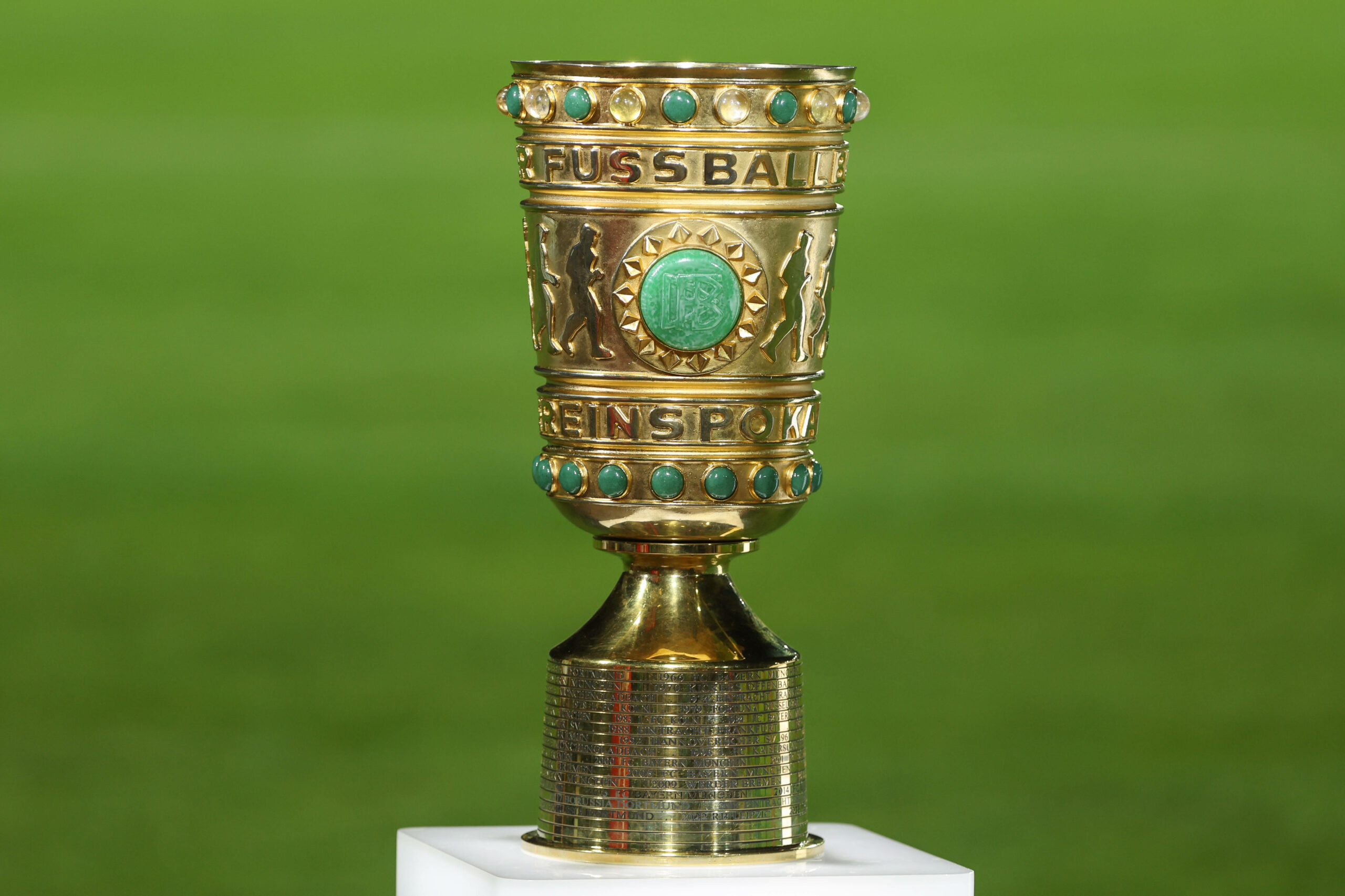 Auch im Achtelfinale des DFB-Pokals muss der HSV auswärts antreten