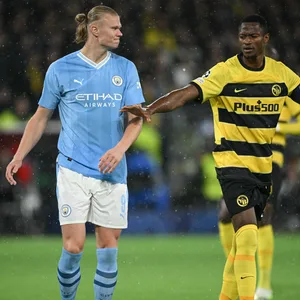 Erling Haaland (Manchester City) und Mohamed Ali Camara (Young Boys Bern)