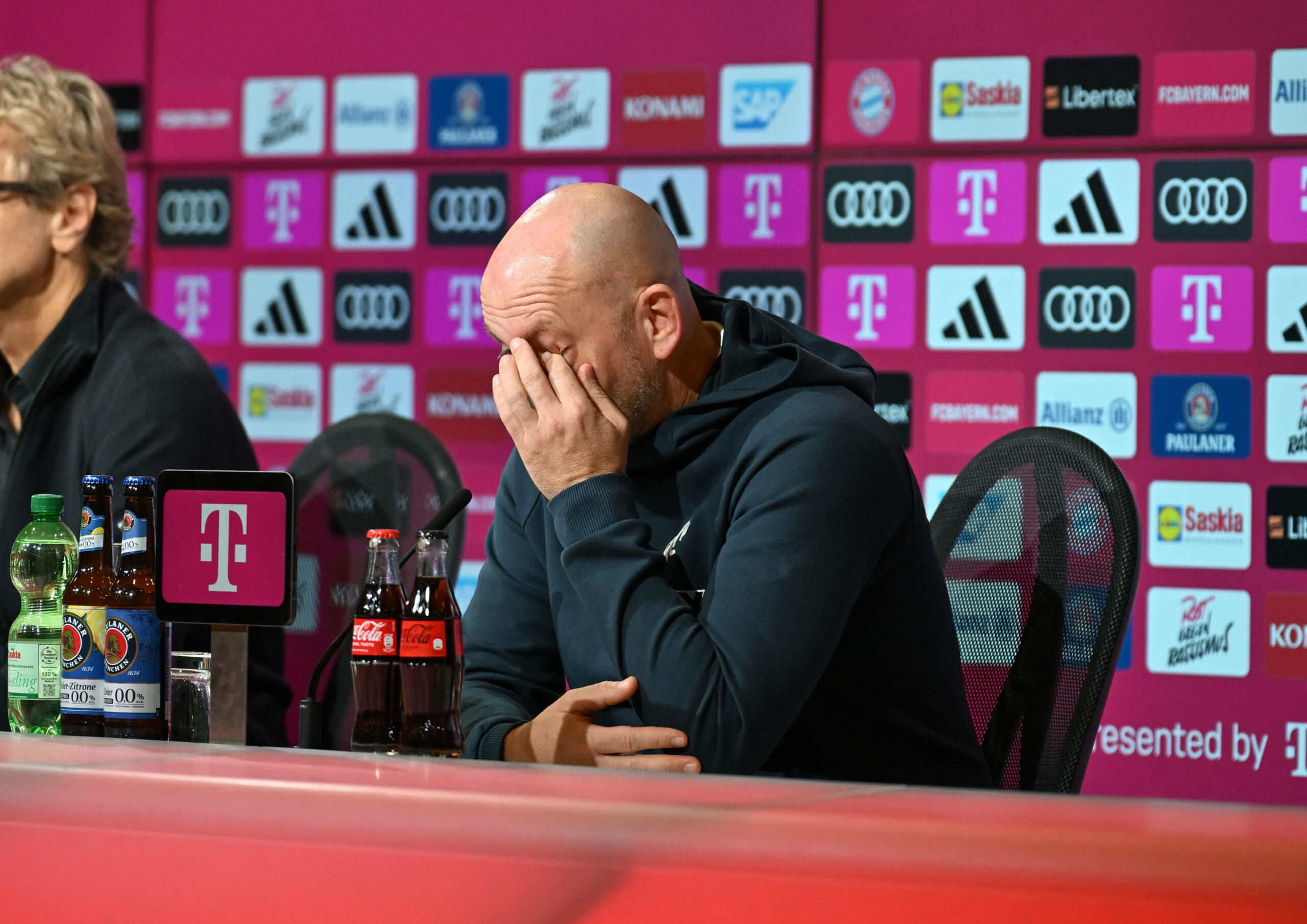 Torsten Lieberknecht bei einer Pressekonferenz