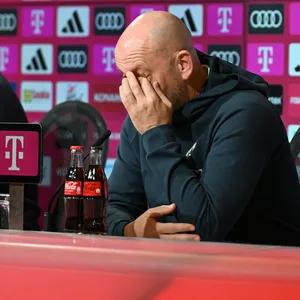 Torsten Lieberknecht bei einer Pressekonferenz