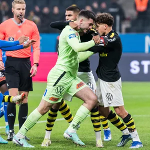Marko Johansson im Clinch mit Taha Ayari