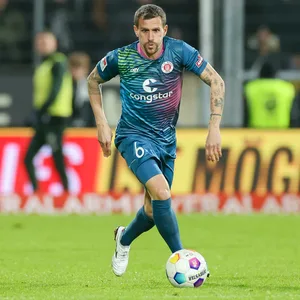 Simon Zoller im St. Pauli-Trikot