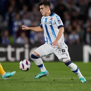Ronald Araujo (Fc Barcelona) und Martin Zubimendi (Real Sociedad)