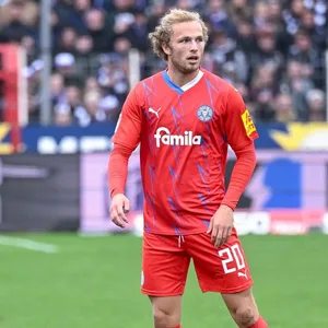 Fiete Arp im Trikot von Holstein Kiel