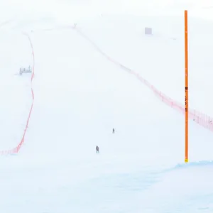 Schnee und Nebel beeinträchtigen die Sicht auf die Strecke