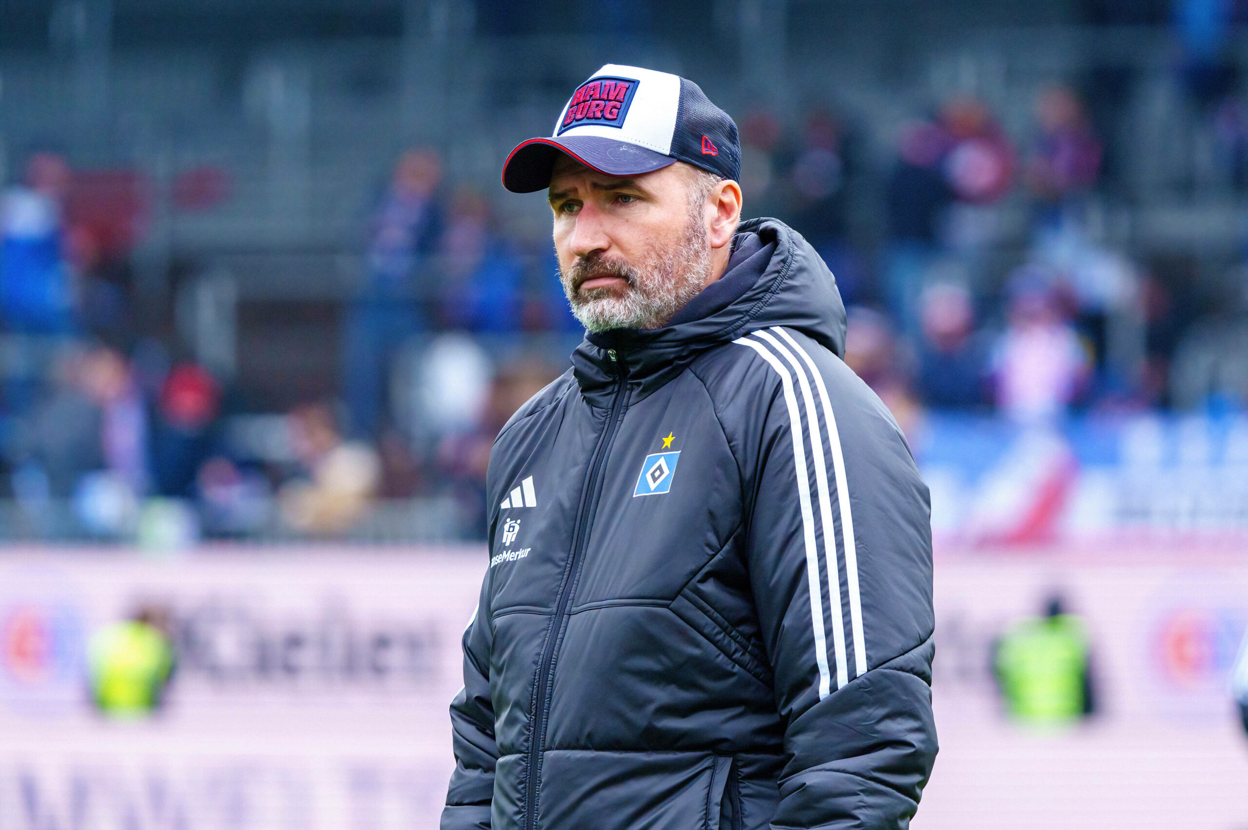 HSV-Trainer Tim Walter ist enttäuscht nach dem 2:4 in Kiel