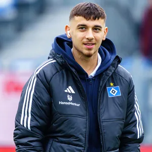 HSV-Talent Bilal Yalcinkaya vor dem Spiel in Kiel
