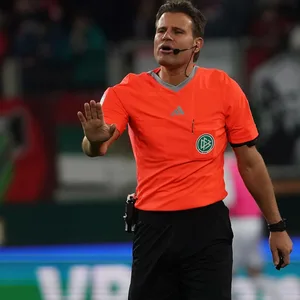 Felix Brych im Einsatz als Schiedsrichter