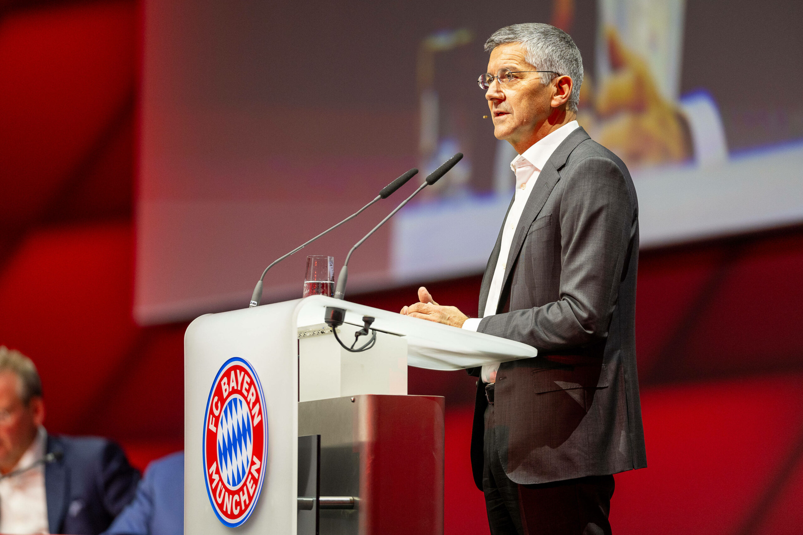Herbert Heiner auf der Jahreshauptversammlung des FC Bayern München
