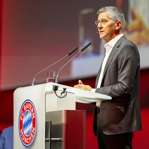 Herbert Heiner auf der Jahreshauptversammlung des FC Bayern München