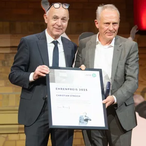 Bernd Neuendorf, Christian Streich und Matthias Brandt bei der Preisverleihung