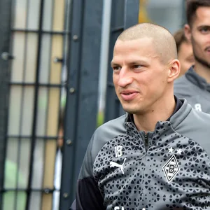 Endlich wieder da: Gladbachs Stefan Lainer ist zurück im Mannschaftstraining.