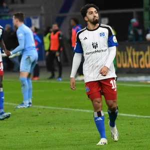 Immanuel Pherai jubelt nach seinem HSV-Tor gegen Braunschweig nicht