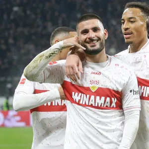 Stuttgarts Deniz Undav jubelt über ein Tor