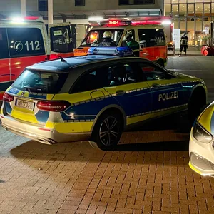 Feuer in der Asklepios Klinik Barmbek: Ein Großaufgebot von Rettungskräften war am Donnerstagabend vor Ort.