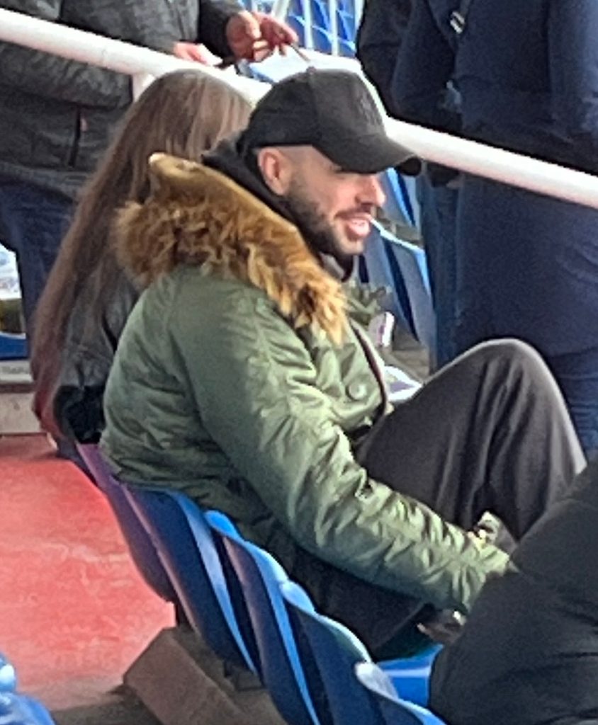 Mario Vuskovic beobachtet HSV-Spiel in Kiel